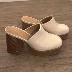 Sam Edelman Circus NY cream platform slides. Size 7.